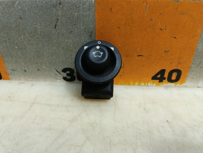 Кнопка регулировки зеркала