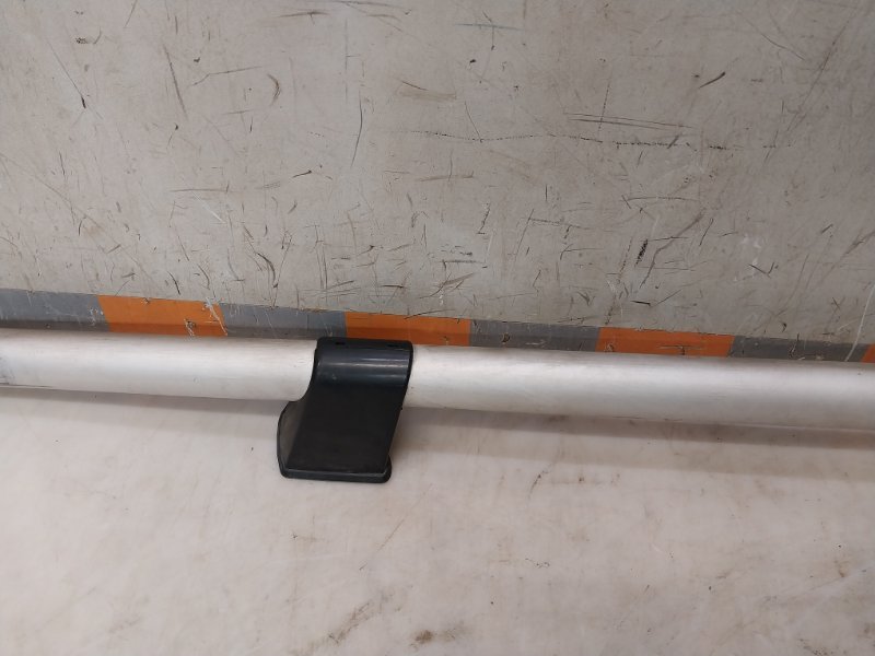 Рейлинг (релинг) правый (планка на крышу)