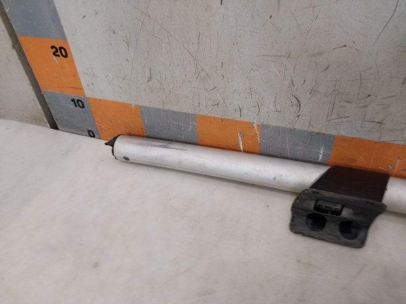 Рейлинг (релинг) правый (планка на крышу)