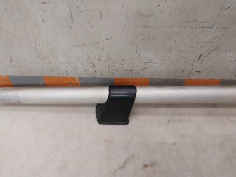 Рейлинг (релинг) правый (планка на крышу)