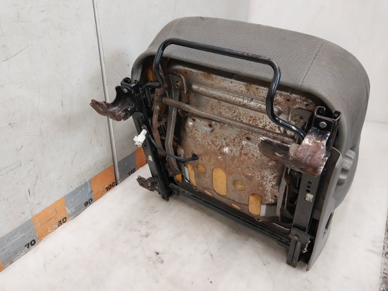 Сиденье переднее левое