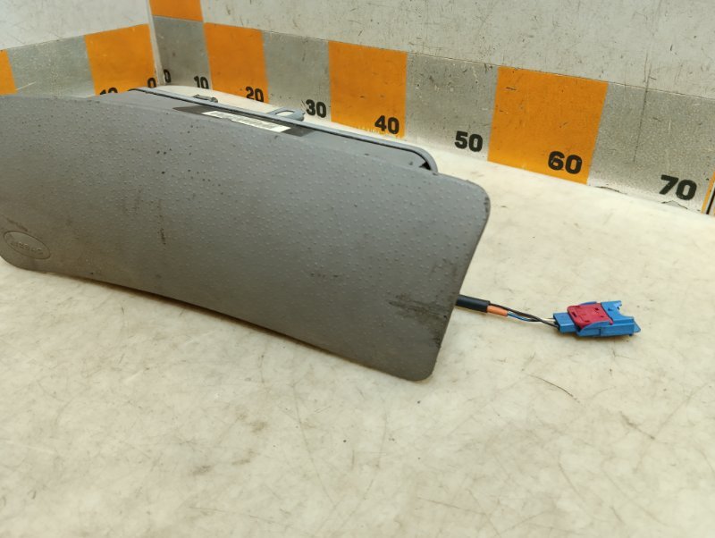 Подушка безопасности пассажирская (в торпедо)