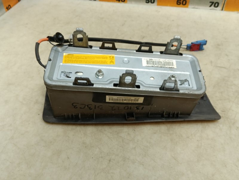 Подушка безопасности пассажирская (в торпедо)