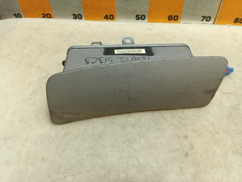 Подушка безопасности пассажирская (в торпедо)