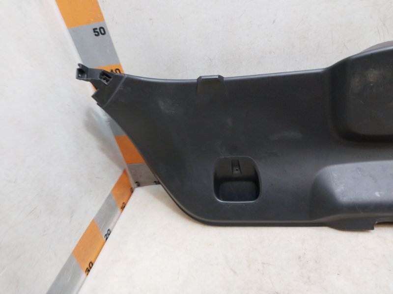 Обшивка двери багажника