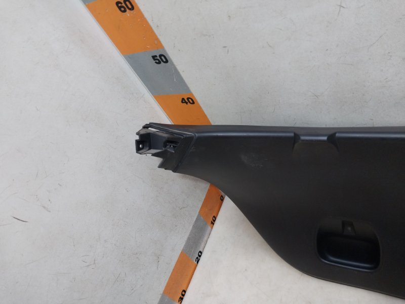 Обшивка двери багажника