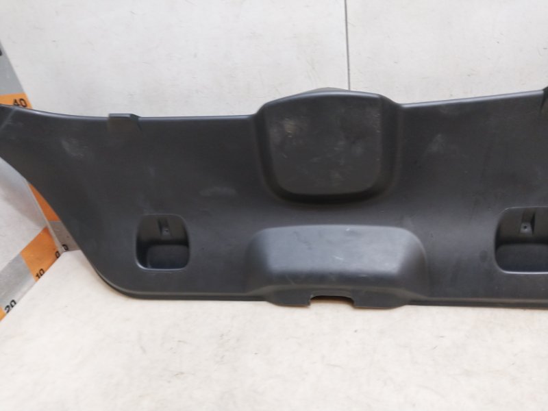 Обшивка двери багажника