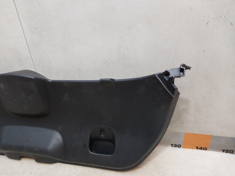 Обшивка двери багажника