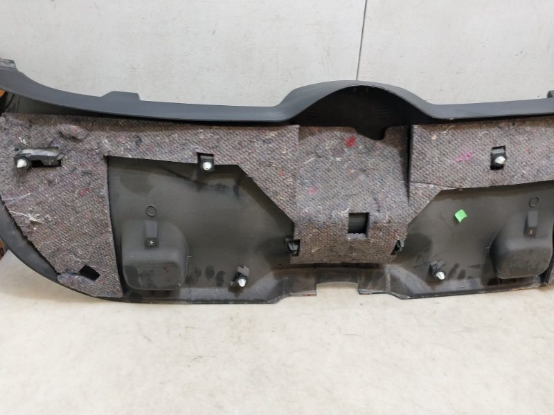 Обшивка двери багажника