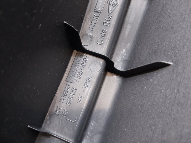 Держатель задней полки