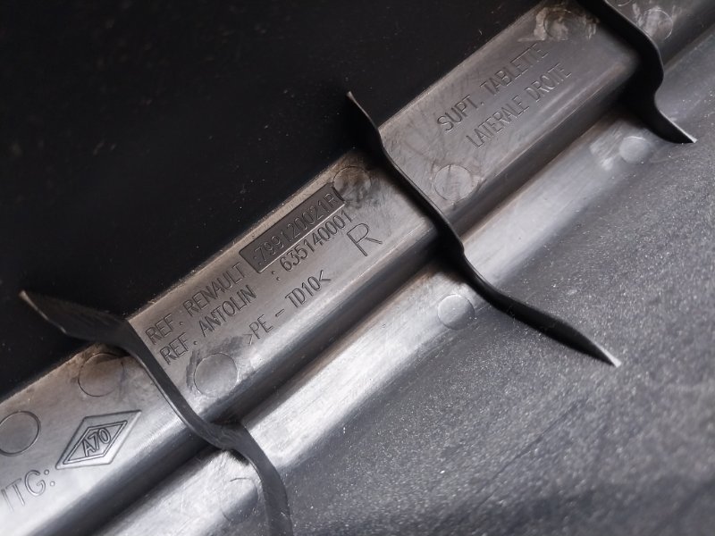 Держатель задней полки