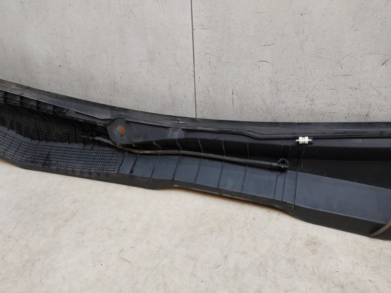 Решетка стеклоочистителей (Жабо)