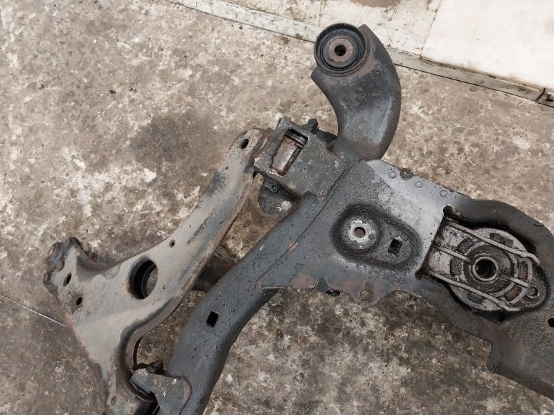 Балка подмоторная