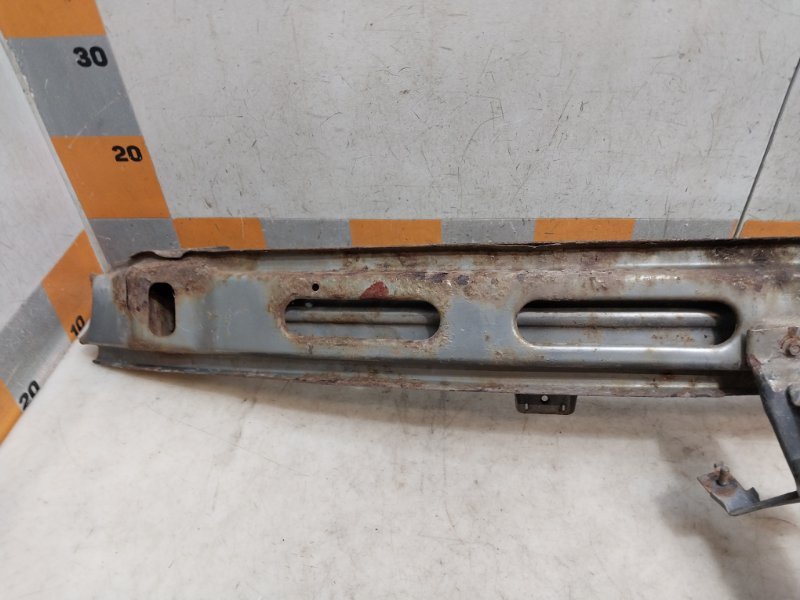 Усилитель переднего бампера