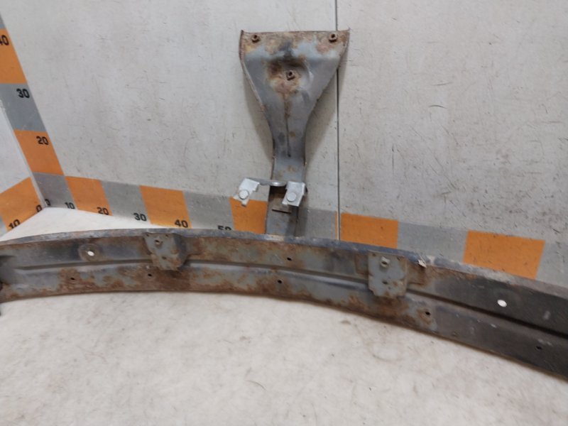 Усилитель переднего бампера