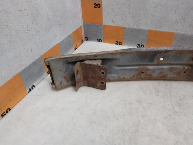 Усилитель переднего бампера