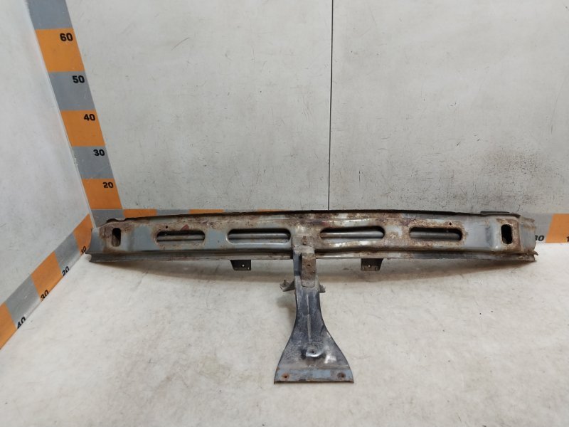 Усилитель переднего бампера