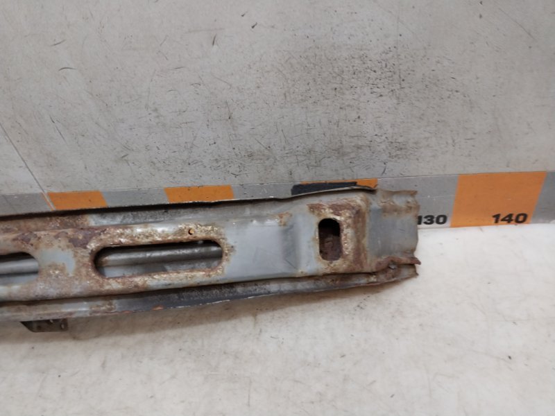 Усилитель переднего бампера