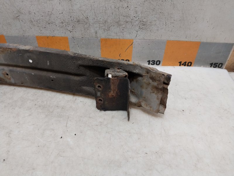 Усилитель переднего бампера