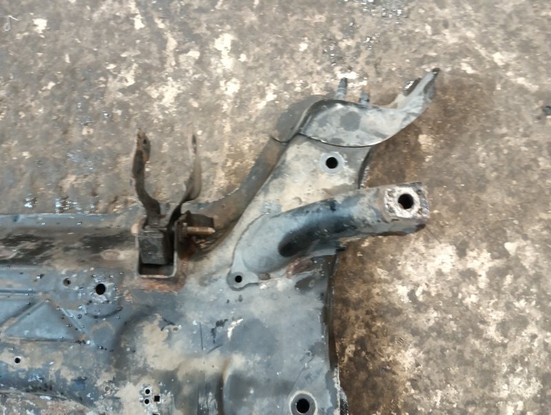 Балка подмоторная