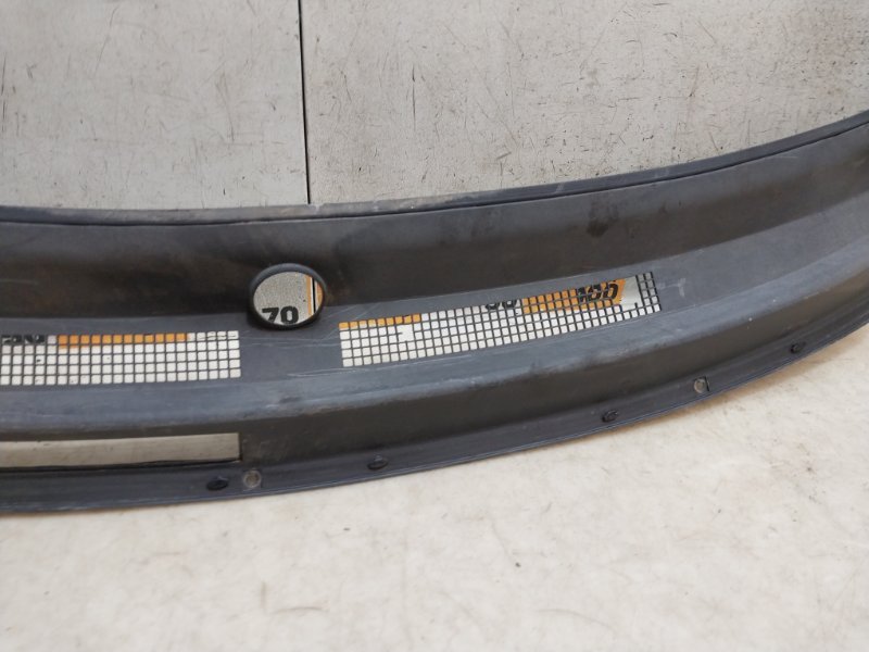 Решетка стеклоочистителей (Жабо)