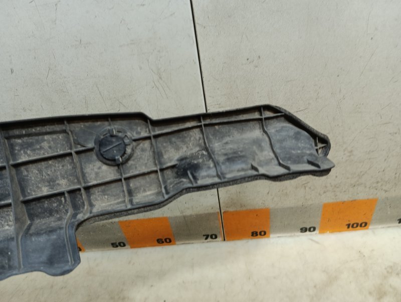 Накладка переднего крыла правого