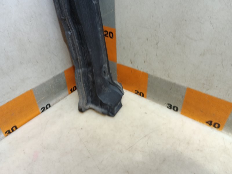 Накладка переднего крыла правого