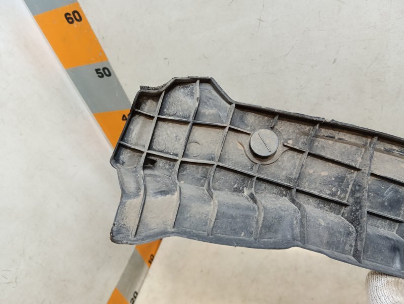 Накладка переднего крыла правого