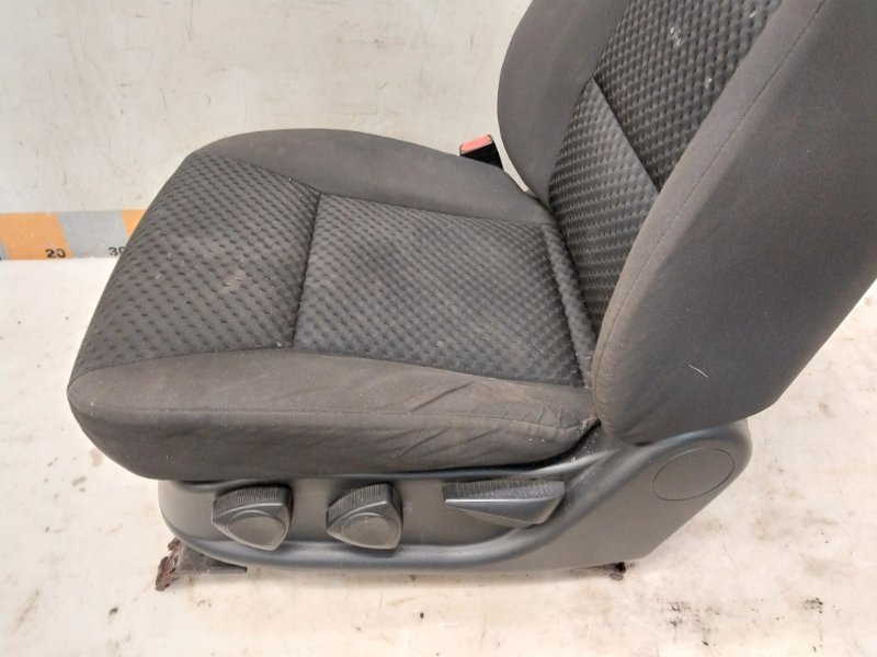 Сиденье переднее левое