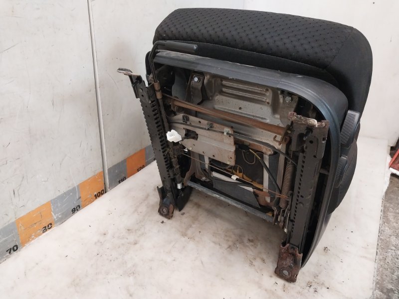 Сиденье переднее левое