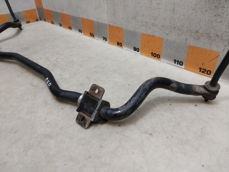 Стабилизатор передний