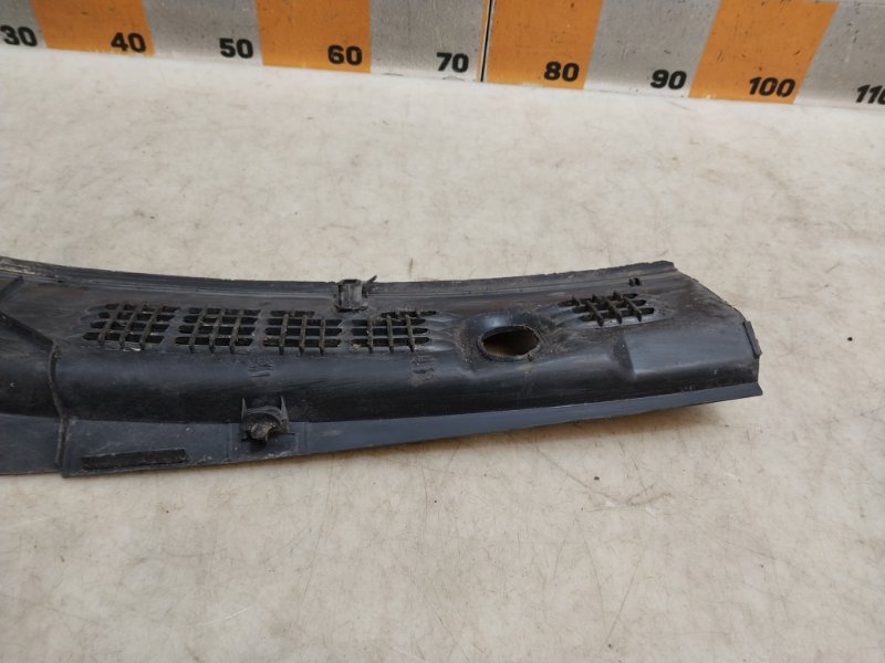 Планка под лобовое стекло