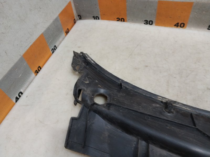 Планка под лобовое стекло