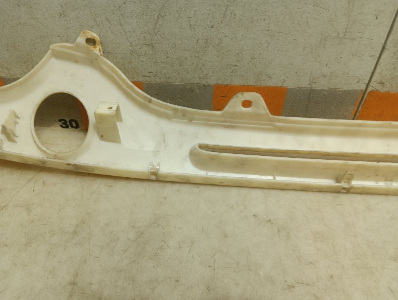 Планка под фару левая