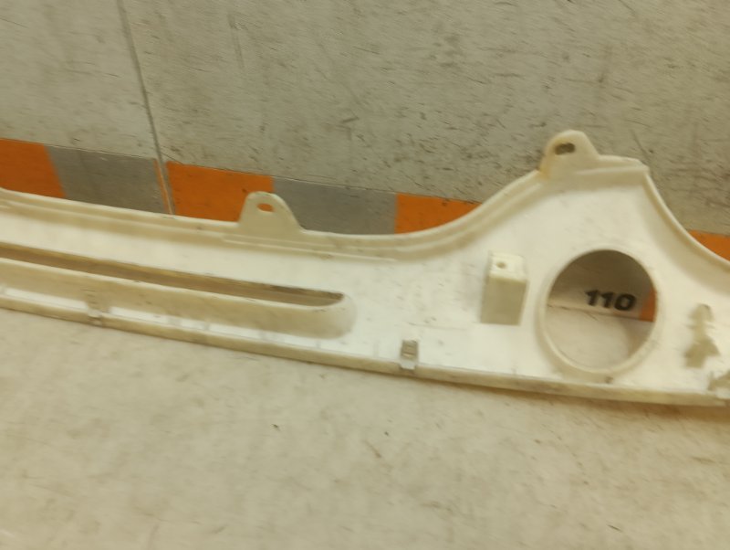 Планка под фару левая