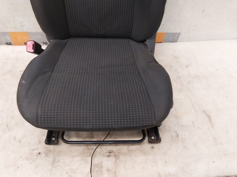 Сиденье переднее левое