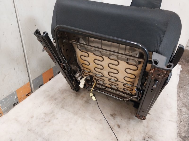 Сиденье переднее левое