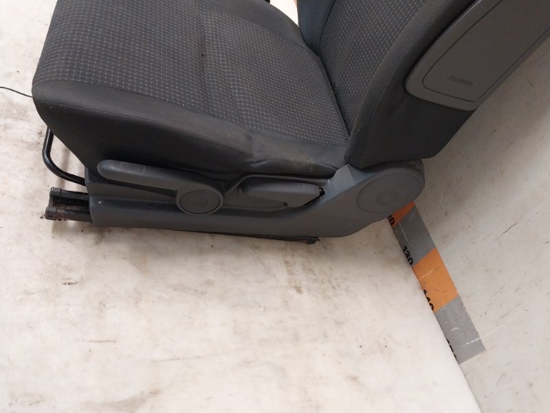 Сиденье переднее левое