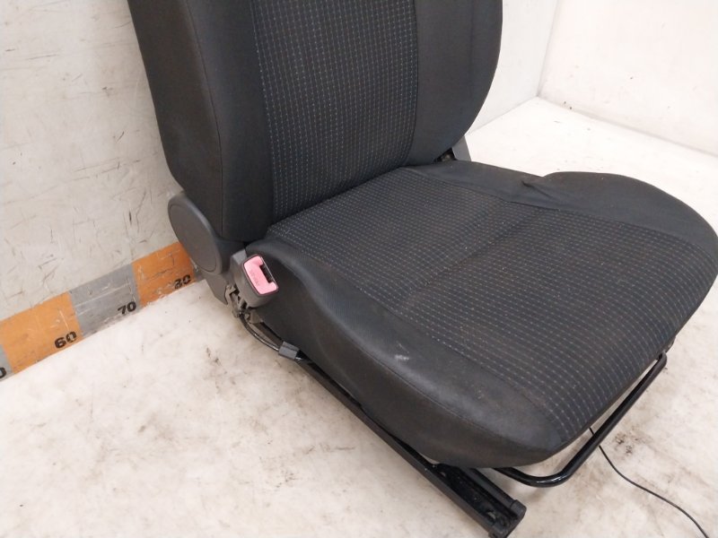 Сиденье переднее левое