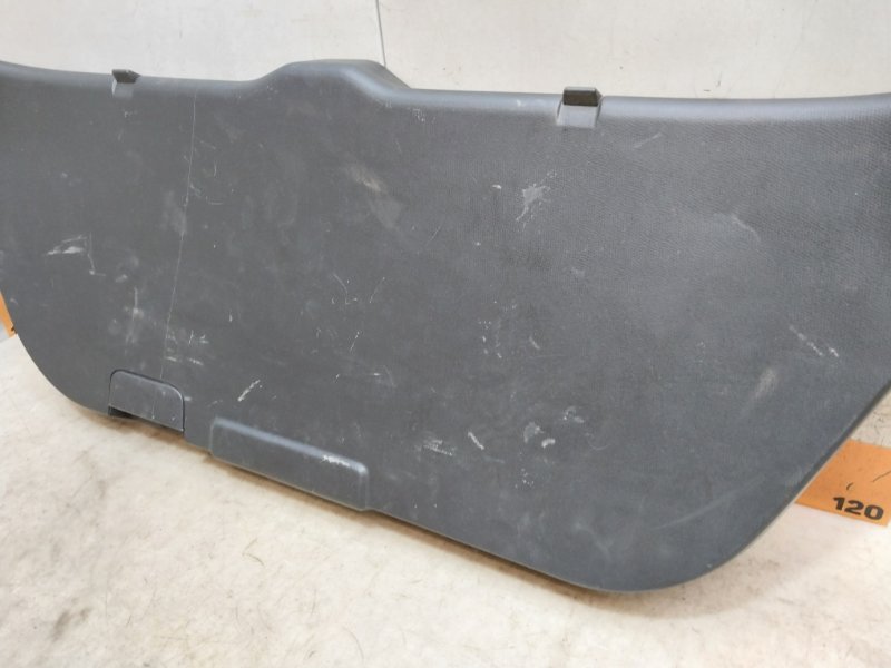 Обшивка двери багажника