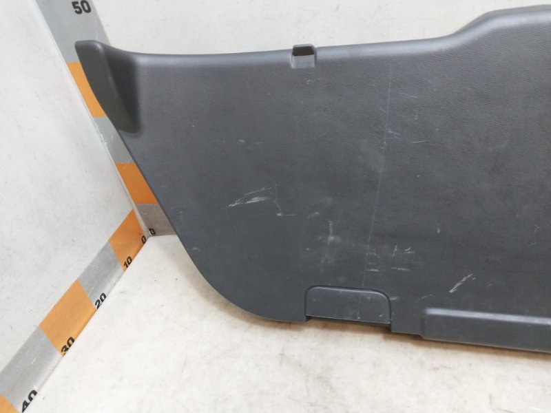 Обшивка двери багажника