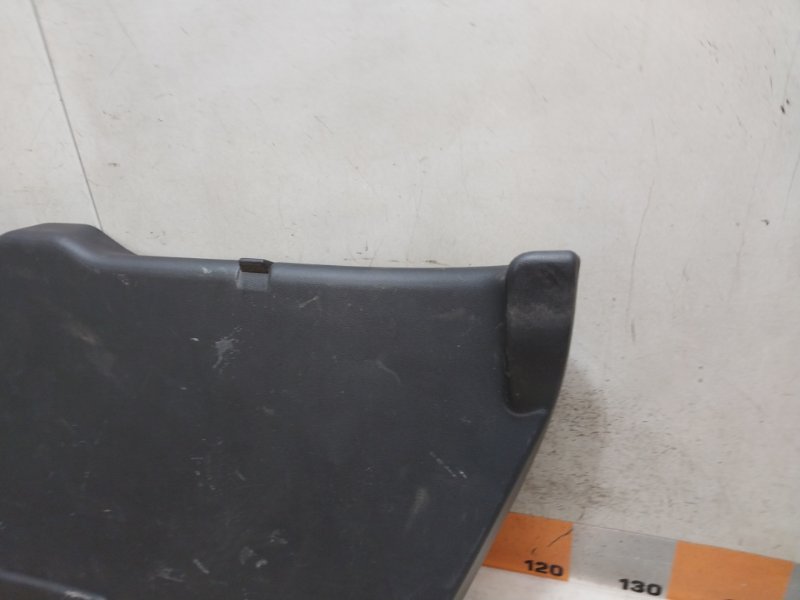 Обшивка двери багажника