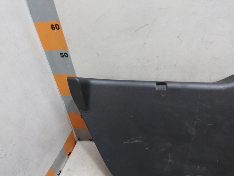 Обшивка двери багажника