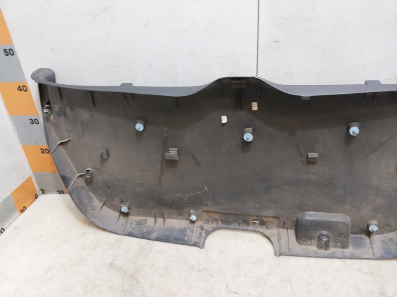 Обшивка двери багажника