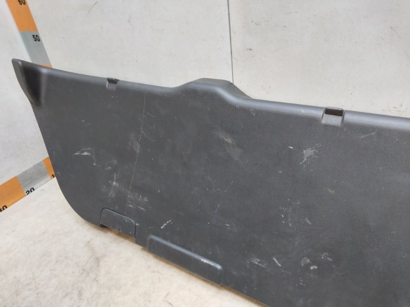 Обшивка двери багажника