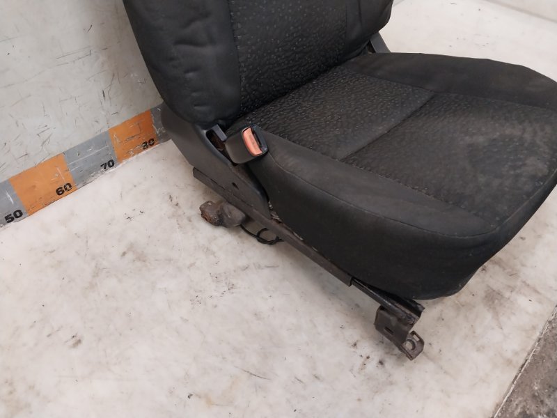 Сиденье переднее левое