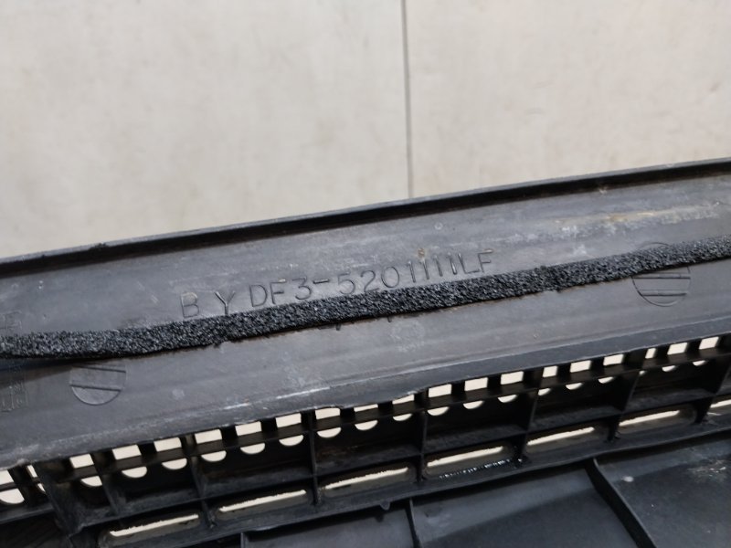 Планка под лобовое стекло