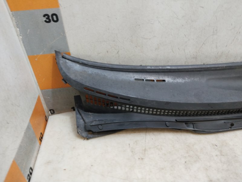 Планка под лобовое стекло