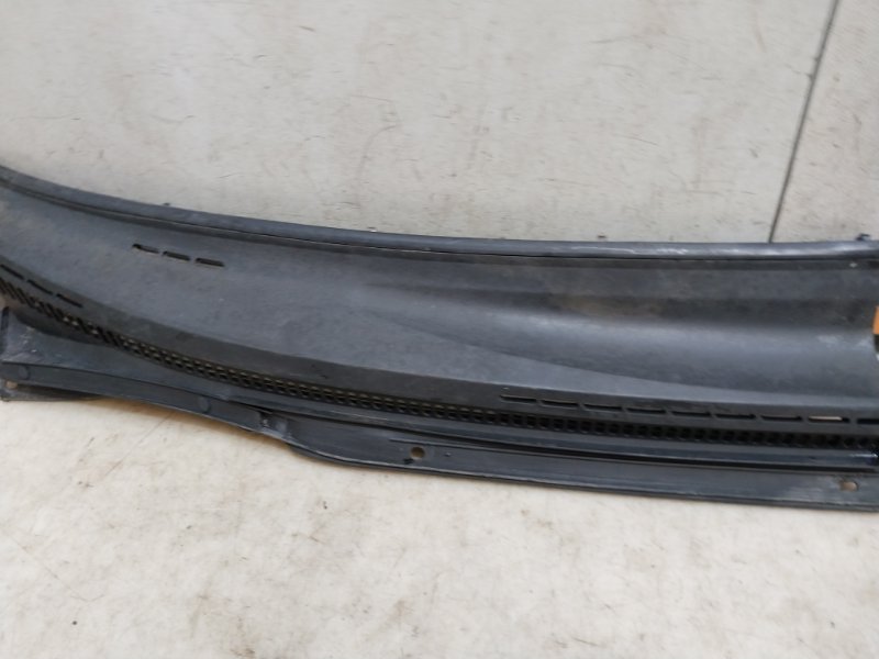 Планка под лобовое стекло