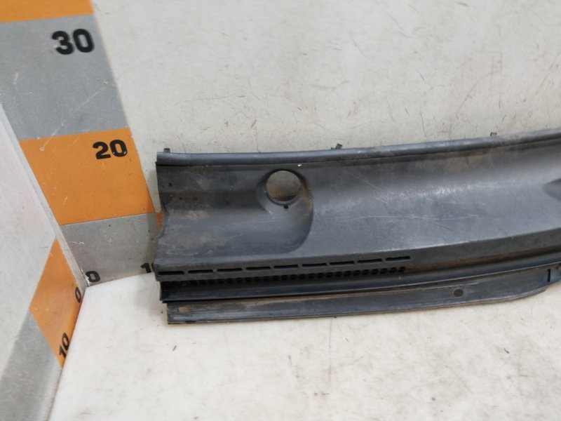 Планка под лобовое стекло